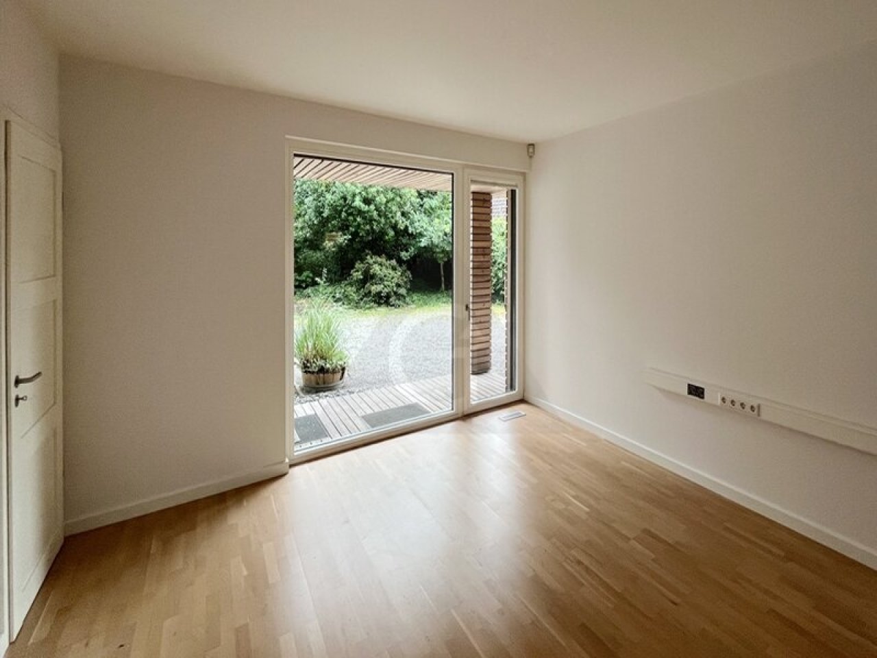 Büro / Zimmer mit Blick auf den Eingangsbereich Büro / Zimmer mit Blick auf den Eingangsbereich