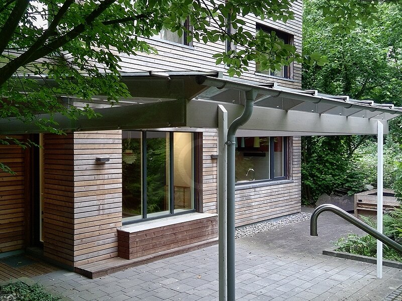 Terrasse mit hochwertiger Glasüberdachung Terrasse mit hochwertiger Glasüberdachung
